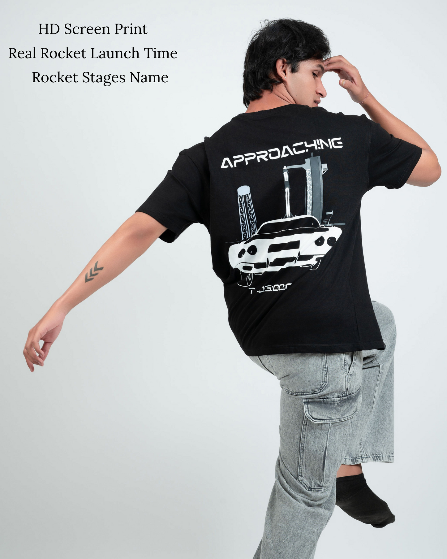Approaching The Space Vehicle Men Oversized T-Shirt